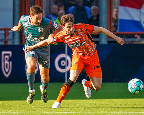 Kras Stadion op zijn kop na dubbelslag Mbuyamba