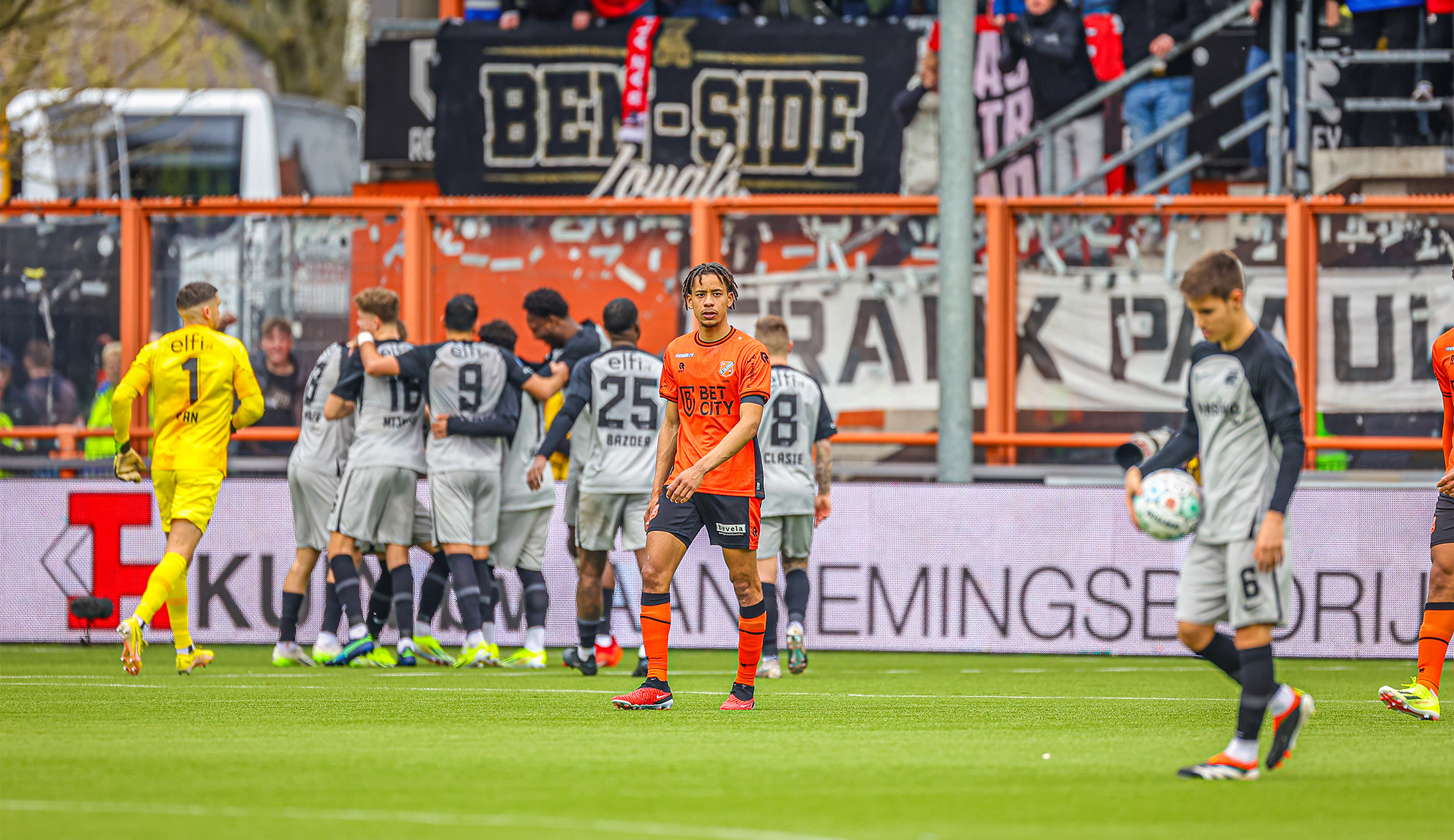 FC Volendam - AZ: 0 - 4 (0 - 2)