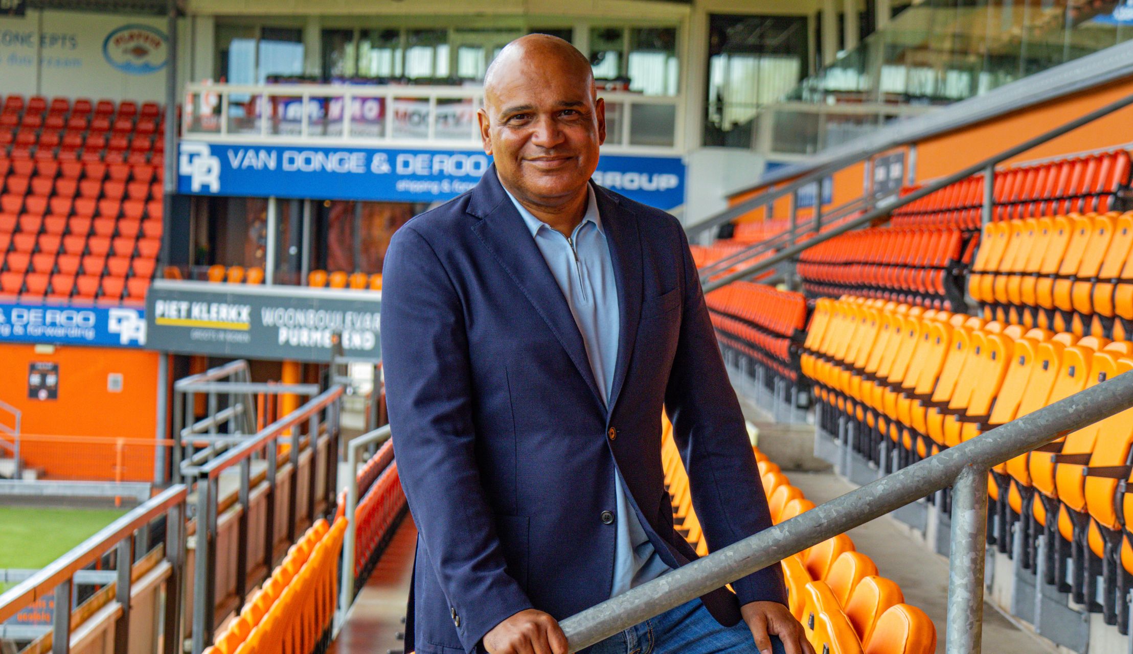 Technisch directeur Patrick Busby tekent nieuw driejarig contract
