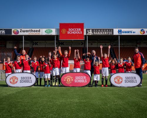 Succesvolle clinic Vredestein met Manchester United Soccer School in Kras Stadion