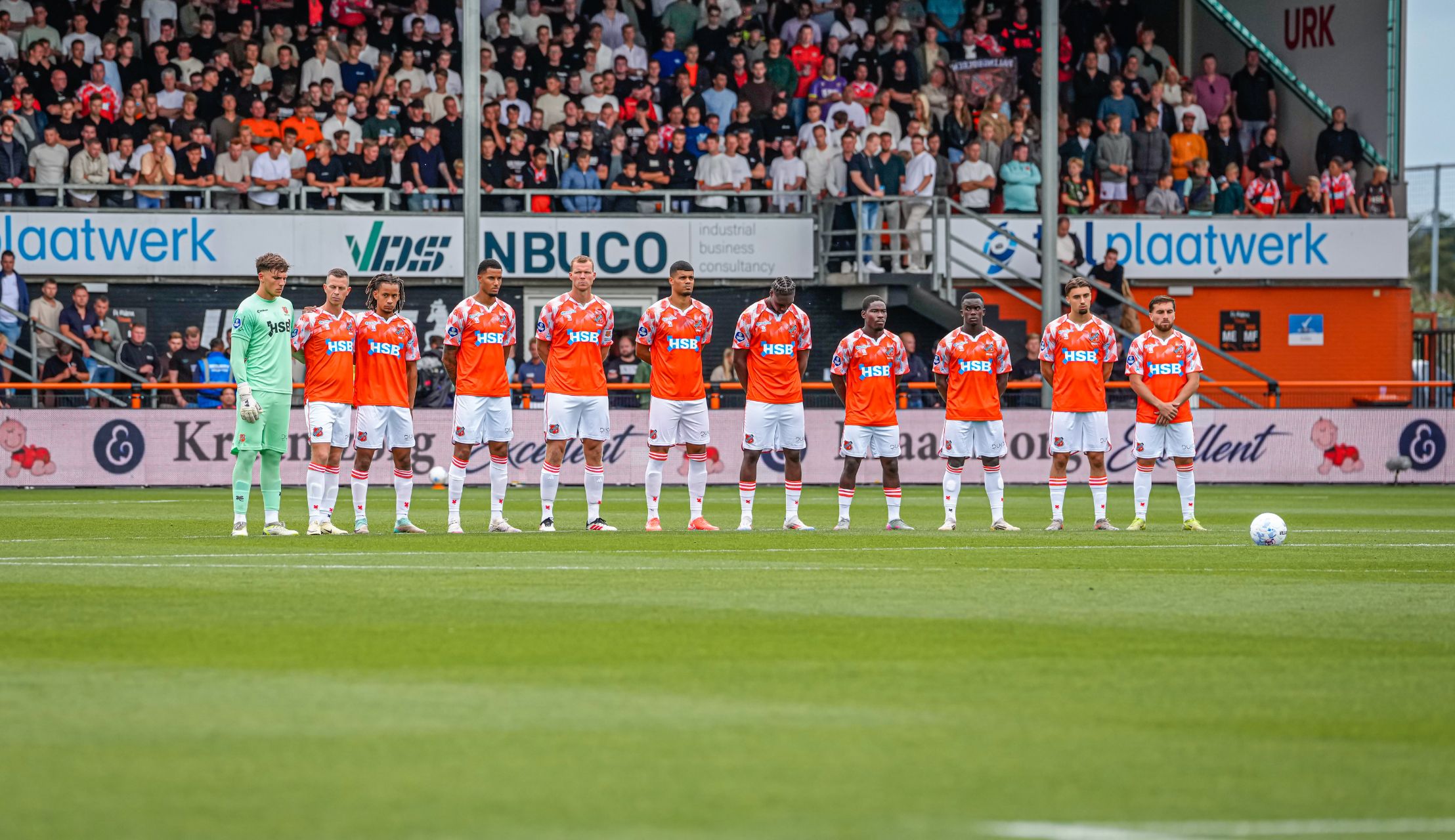 Overledenen op traditionele wijze herdacht voorafgaand aan eerste thuisduel