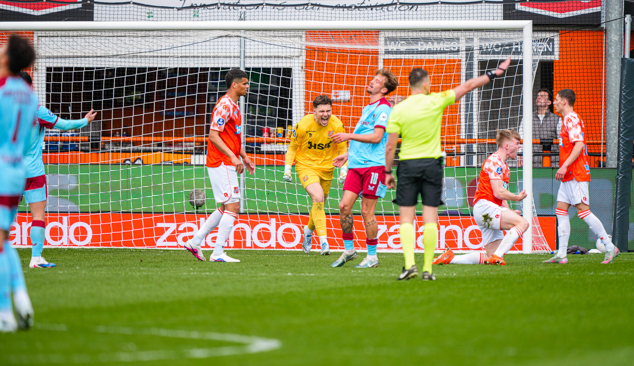 FC Volendam - Feyenoord: 0 - 0 (0 - 0)