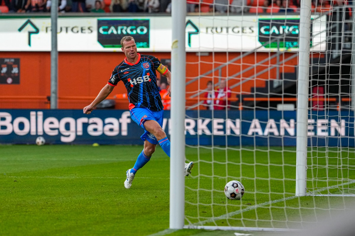 Veerman opent de score!