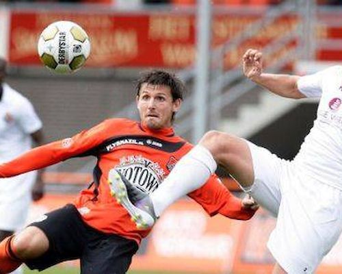 Kaartenregen in sportieve derby