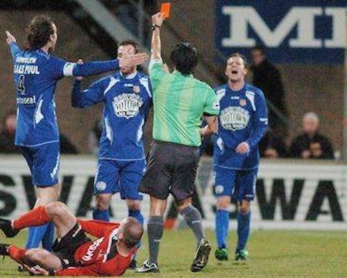 Drama tegen Helmond Sport compleet met rode kaart (update)
