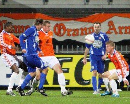FC Volendam laat twee keer de winst glippen bij RBC Roosendaal