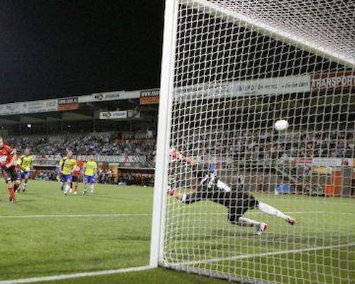 FC Volendam speelt moeizaam gelijk tegen 10 Cambuurders