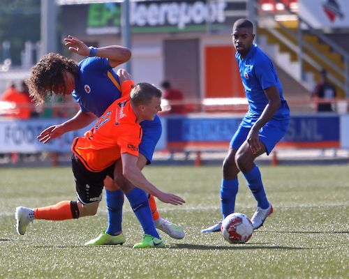 Toeschouwers genieten van Tweede Divisie spektakel
